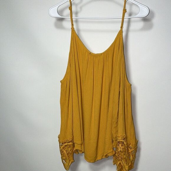 Ambiance peek a boo shoulder top - Picture 6 of 8